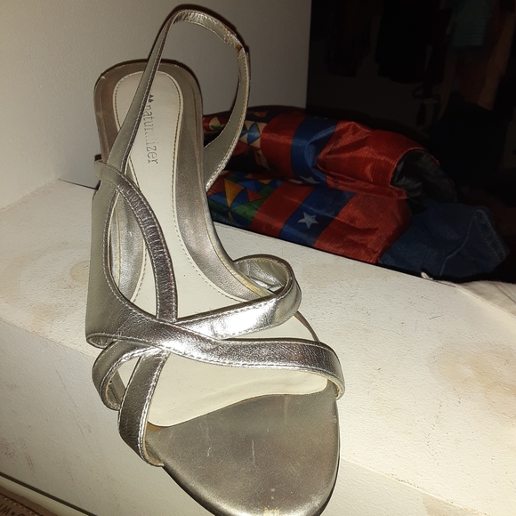 Naturalizer..silver (#18) - Picture 2 of 2